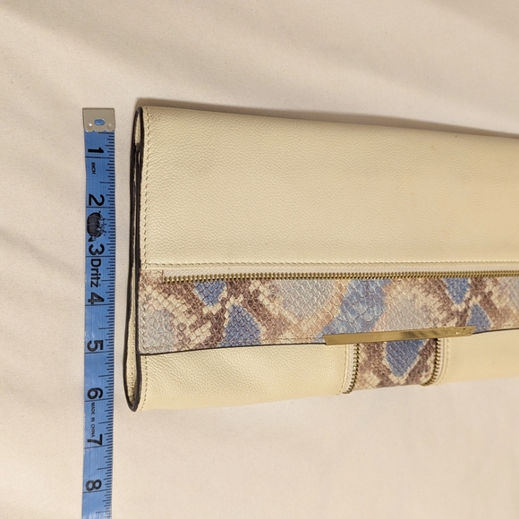 Vince Camuto Ivory Snakeskin Python Design Leather Clutch Handbag - Picture 8 of 13